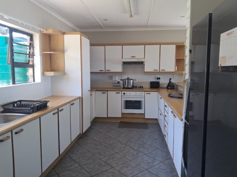 To Let 3 Bedroom Property for Rent in Winterstrand Eastern Cape